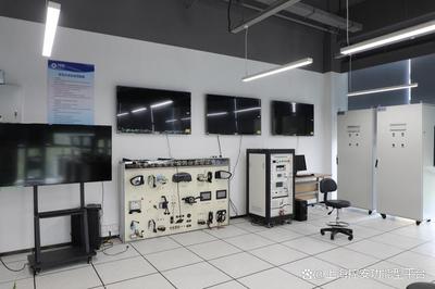 奮進(jìn)汽車“強(qiáng)芯鑄魂”新征程 上?？匕才c臨港電力電子達(dá)成戰(zhàn)略合作